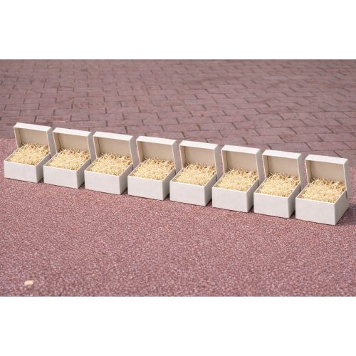 Beyaz Karton Takı Kutusu 9,5×9,5×2 cm – Kapaklı Model | 10 Adet + Ekru Kırpık Kağıtlı