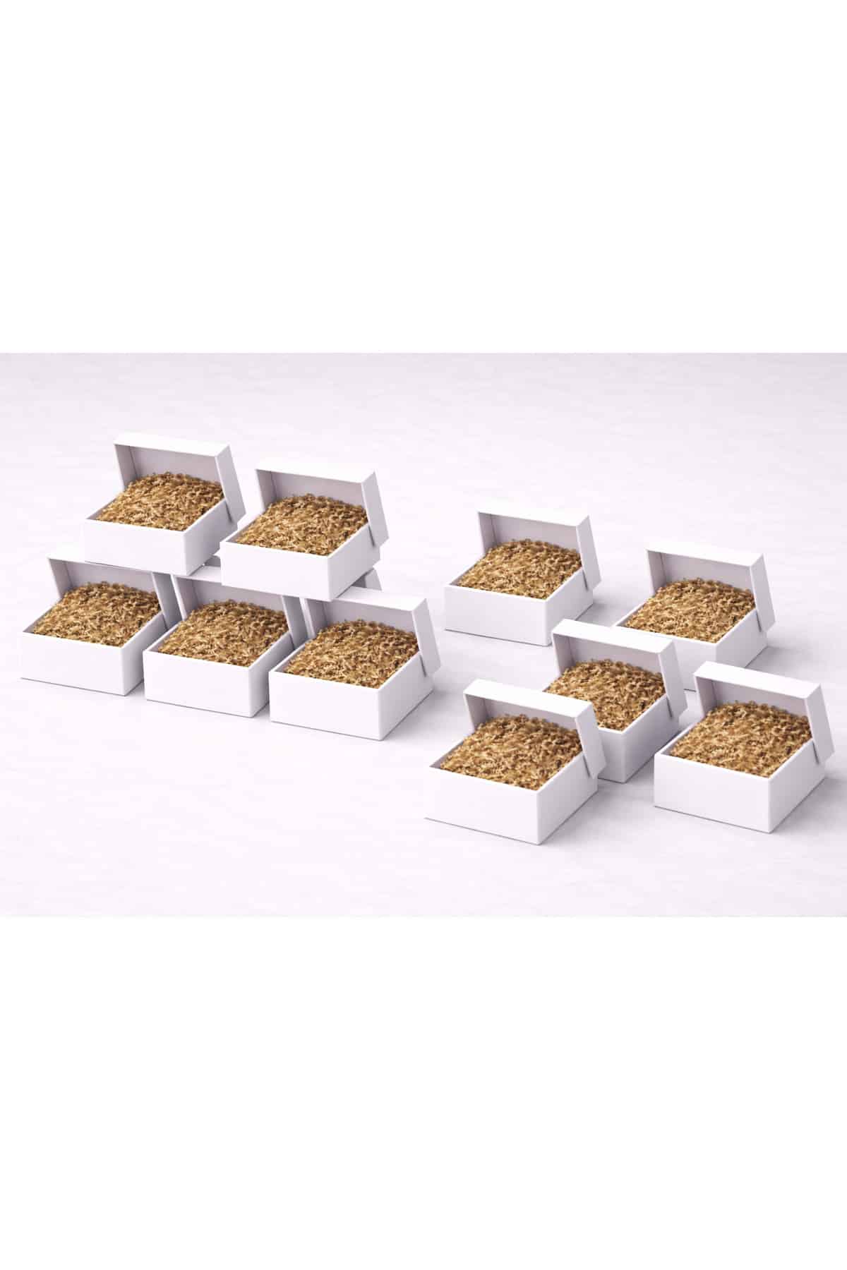 beyaz-karton-taki-kutusu-9-5x9-5x2-cm-kapakli-model-10-adet-kraft-kirpik-kagitli-1508.jpg Beyaz Karton Takı Kutusu 9,5x9,5x2 cm – Kapaklı Model | 10 Adet + Kraft Kırpık Kağıtlı - Görsel 1