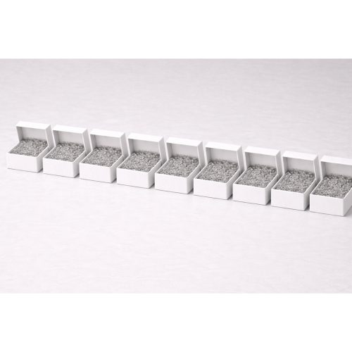 Beyaz Karton Takı Kutusu 9,5×9,5×2 cm – Kapaklı Model | 10 Adet + Fume Kırpık Kağıtlı